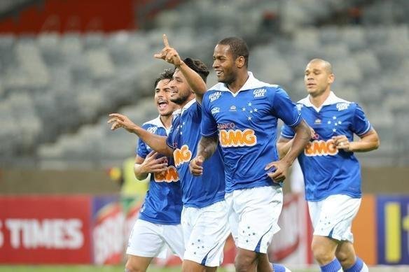 Imagens da partida entre Cruzeiro e Vitria