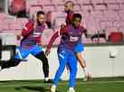 Vdeo: Daniel Alves faz golao de cobertura em treino do Barcelona