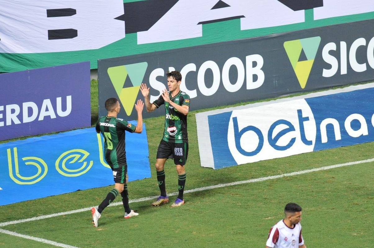 O Amrica recebeu o Patrocinense nesta quarta-feira (16), no Independncia, em Belo Horizonte, para confronto vlido pela 7 rodada do Campeonato Mineiro. A partida marcou a estreia do experiente goleiro Jailson com a camisa do Coelho.