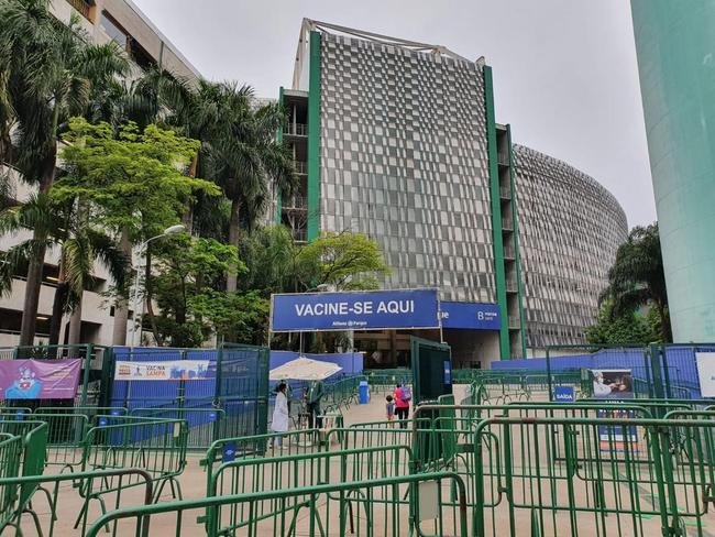Mesmo com o Allianz Parque fechado para o p�blico, o entorno do est�dio do Palmeiras reuniu muitos torcedores que v�o acompanhar a semifinal contra o Atl�tico em bares e restaurantes (T�lio Kaizer/EM/D. A Press)