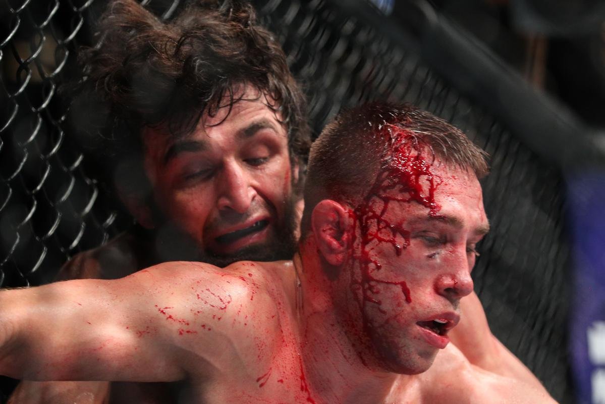 Zabit Magomedsharipov venceu Kyle Bochniak por deciso unnime 