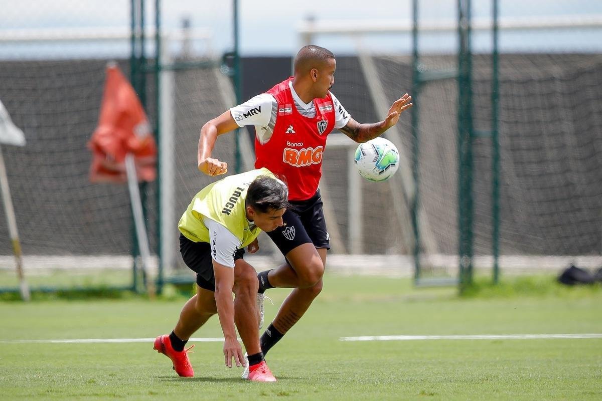 Veja fotos do treino do Atltico