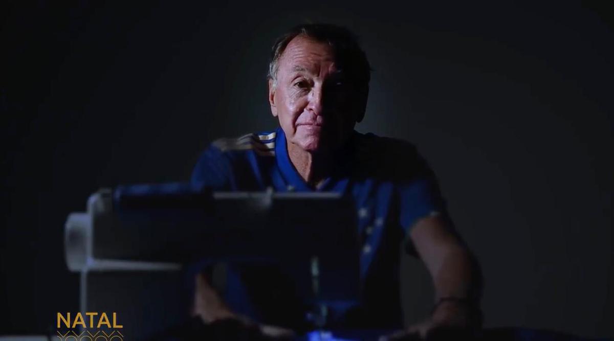 Cruzeiro apresenta  camisa para o ano do centenário. Ídolo do clube, ex-ponta Natal participou do lançamento