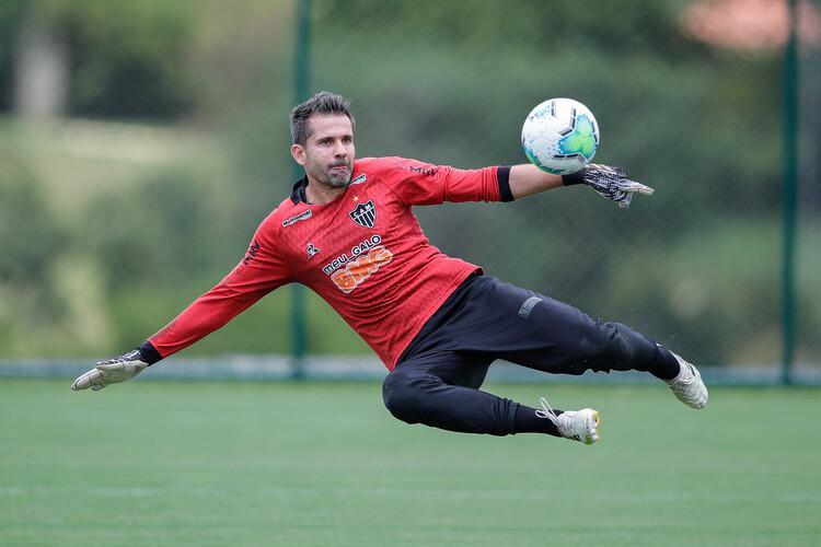 O goleiro Victor recebeu o diagnóstico positivo de COVID-19 na manhã desta quarta-feira, dois dias após a testagem em todo o elenco do Atlético.