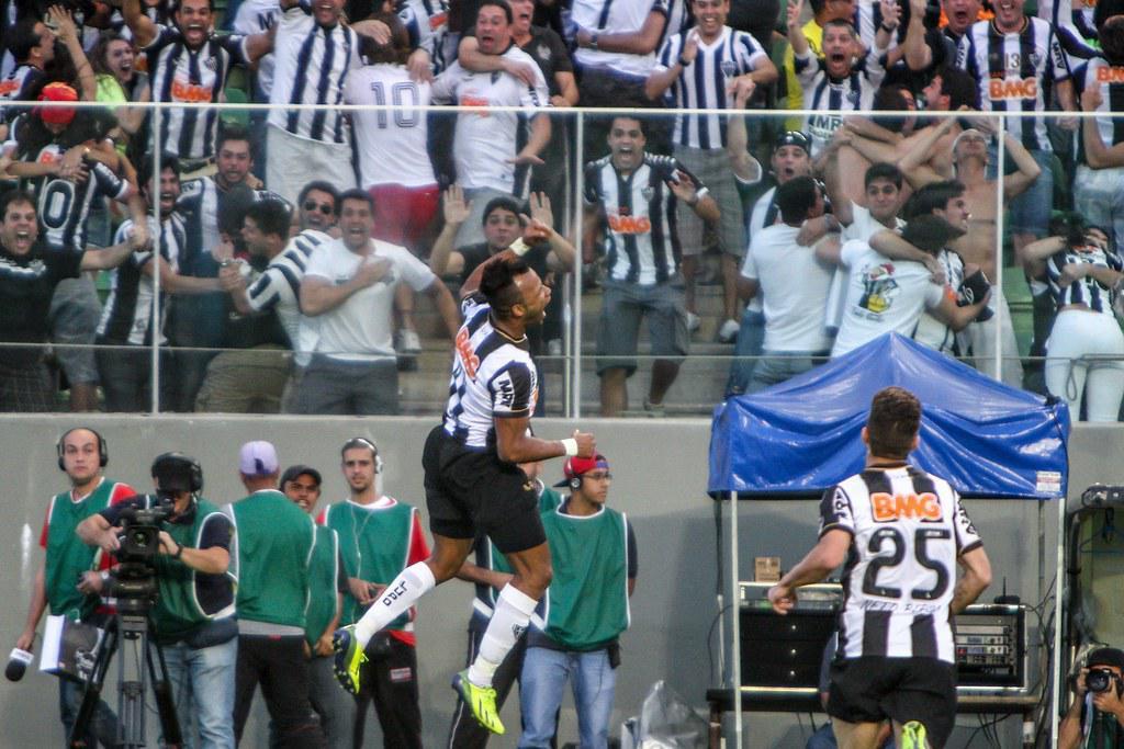 Fernandinho - atacante