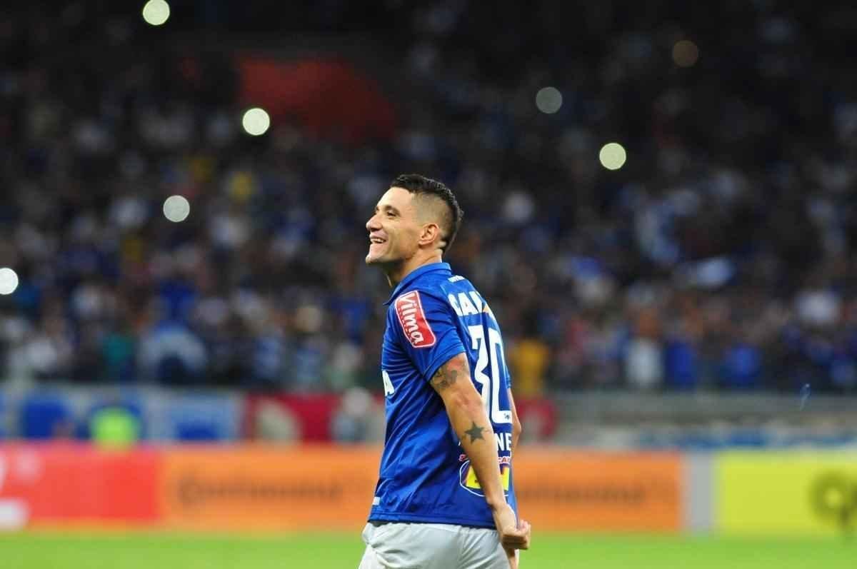 Cruzeiro perde por 2 a 1, mas gol de Thiago Neves assegura classificao s oitavas de final