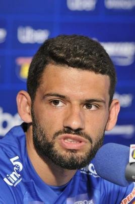 Cruzeiro apresentou o volante Jadson e o lateral-direito Luis Orejuela, primeiros reforos para a temporada
