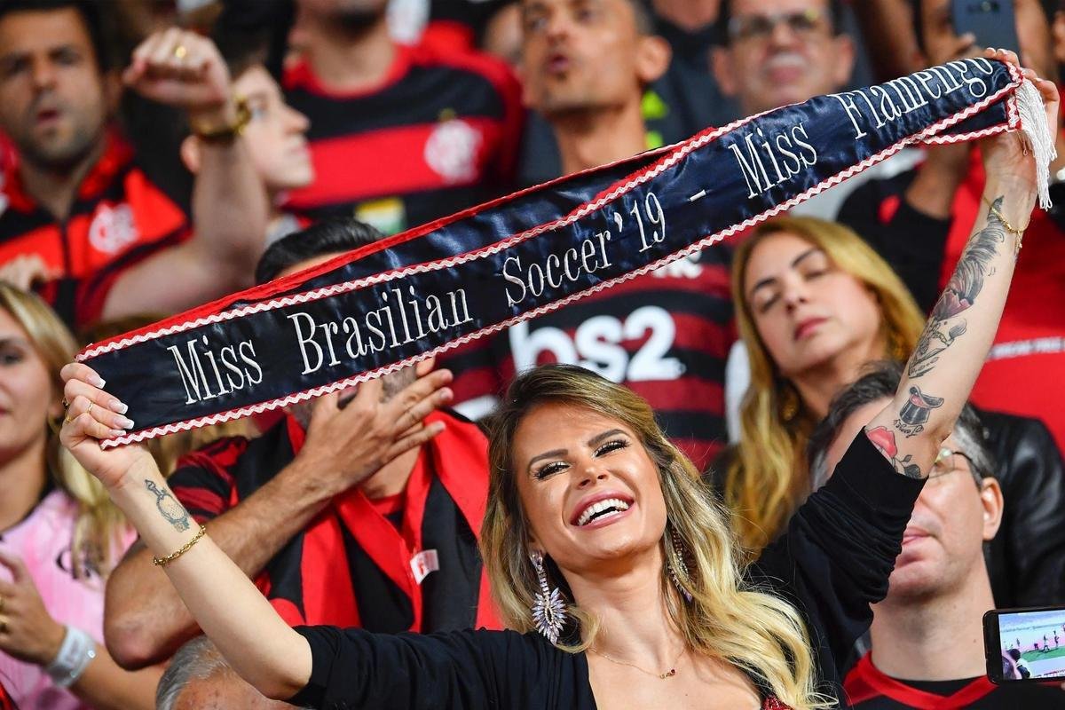 Torcidas de Liverpool e Flamego na final do Mundial de Clubes, em Doha, no Catar