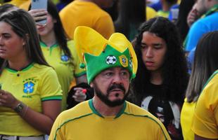 Movimento na Rua Alberto Cintra, em BH, durante jogo do Brasil contra a Srvia, pela abertura da Copa do Mundo do Catar