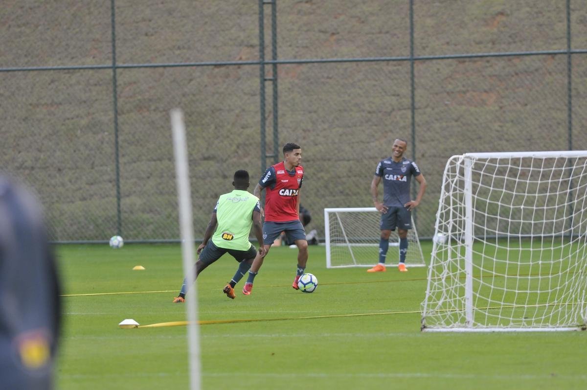 Yimmi Char, David Terans e Denlson participaram do treino em campo pela primeira vez