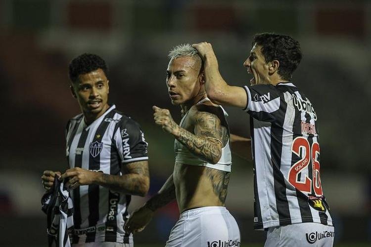 No jogo de volta, no estádio Joia da Princesa, em Feira de Santana-BA, o Galo sofreu um susto. O Tricolor baiano marcou dois gols ainda no primeiro tempo, com Rossicley e Juninho Capixaba, mas o atacante Eduardo Vargas descontou na segunda etapa. O placar final de 2 a 1 foi suficiente para garantir a classificação à próxima fase.