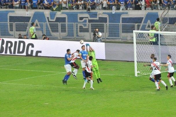 Lances do segundo tempo do duelo entre Cruzeiro e River Plate pela Copa Libertadores