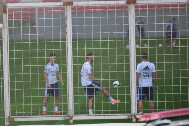 Argentina treina em Belo Horizonte para enfrentar o Paraguai