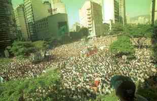Torcida do Cruzeiro lotou as ruas de BH em 20/06/1996 para recepcionar o time campeão da Copa do Brasil