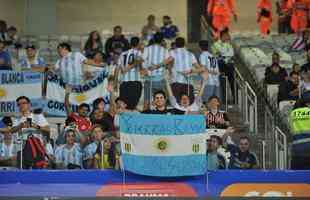 Torcedores na partida entre Argentina e Paraguai, no Mineiro, pela Copa Amrica