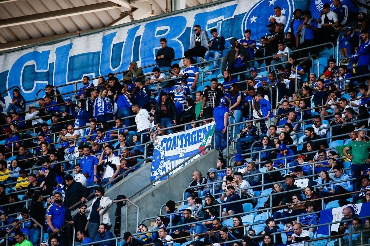 Fotos do jogo entre Grmio e Cruzeiro, na Arena, em Porto Alegre, pela 25 rodada da Srie B