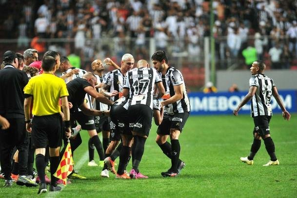 Elias marcou em chute de fora da rea e deu a vitria ao Atltico sobre La Equidad