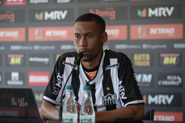 Ademir  apresentado no Atltico; veja as fotos