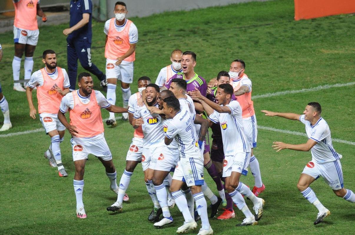 Fotos do jogo entre Amrica e Cruzeiro, no Independncia, em Belo Horizonte, pela 25 rodada da Srie B do Brasileiro