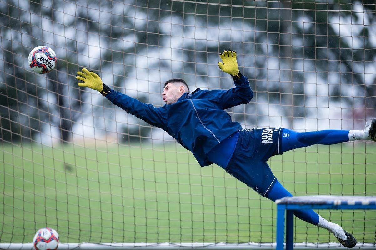 Jogadores do Cruzeiro treinaram na manh deste domingo na Toca da Raposa II