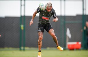 Imagens do primeiro treino de Eduardo Vargas pelo Atltico