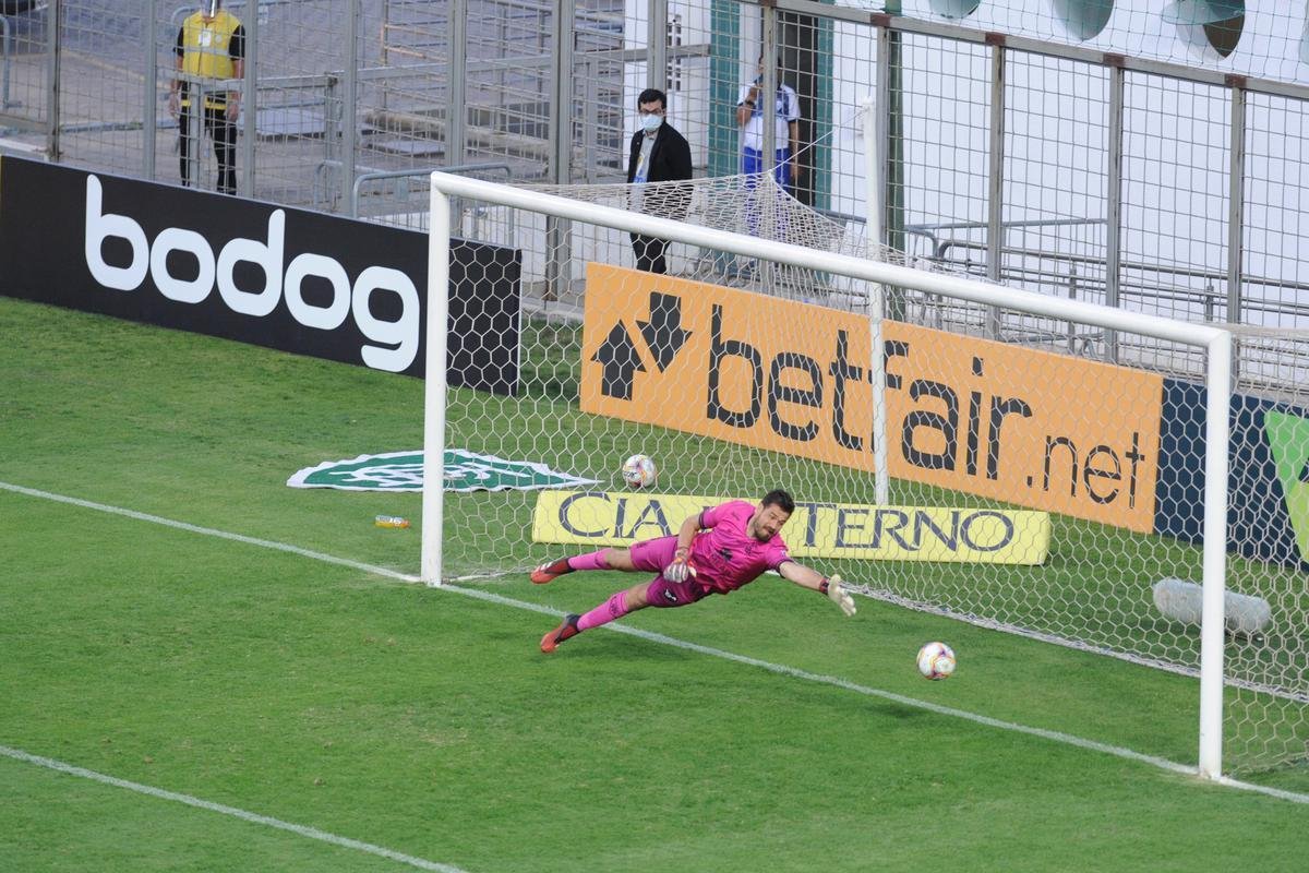 No segundo tempo, o CSA empatou com gol de cabea de Rodrigo Pimpo. Mas, logo depois, Amrica voltou  frente do placar, com gol do zagueiro Messias