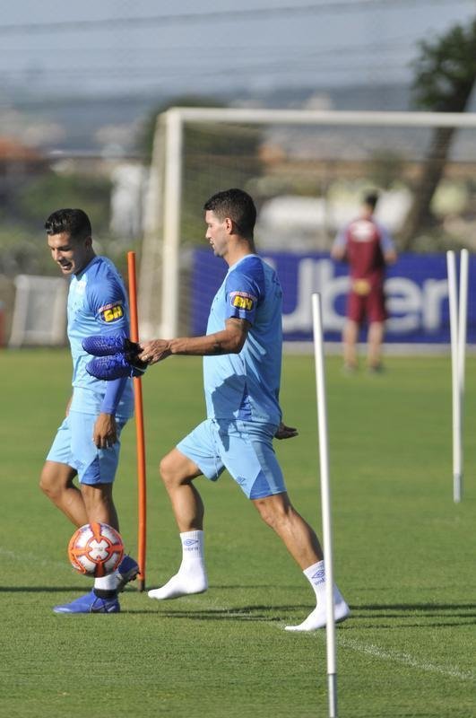Treino do Cruzeiro nesta segunda marcou o batismo do colombiano Luis Orejuela, reforo para 2019