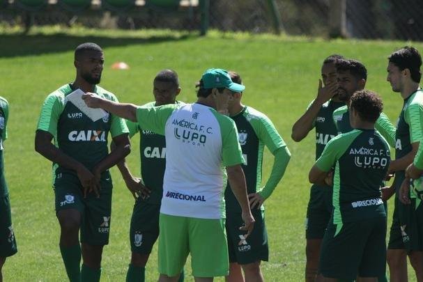 Adilson comandou o primeiro treino no Amrica nesta quarta-feira