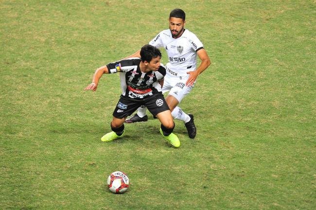 Calebe - Foi mais ativo no primeiro tempo, caindo pelos lados do campo. Sentiu a falta de ritmo (ficou sete partidas sem atuar) e no foi to participativo como nas primeiras partidas da temporada. 