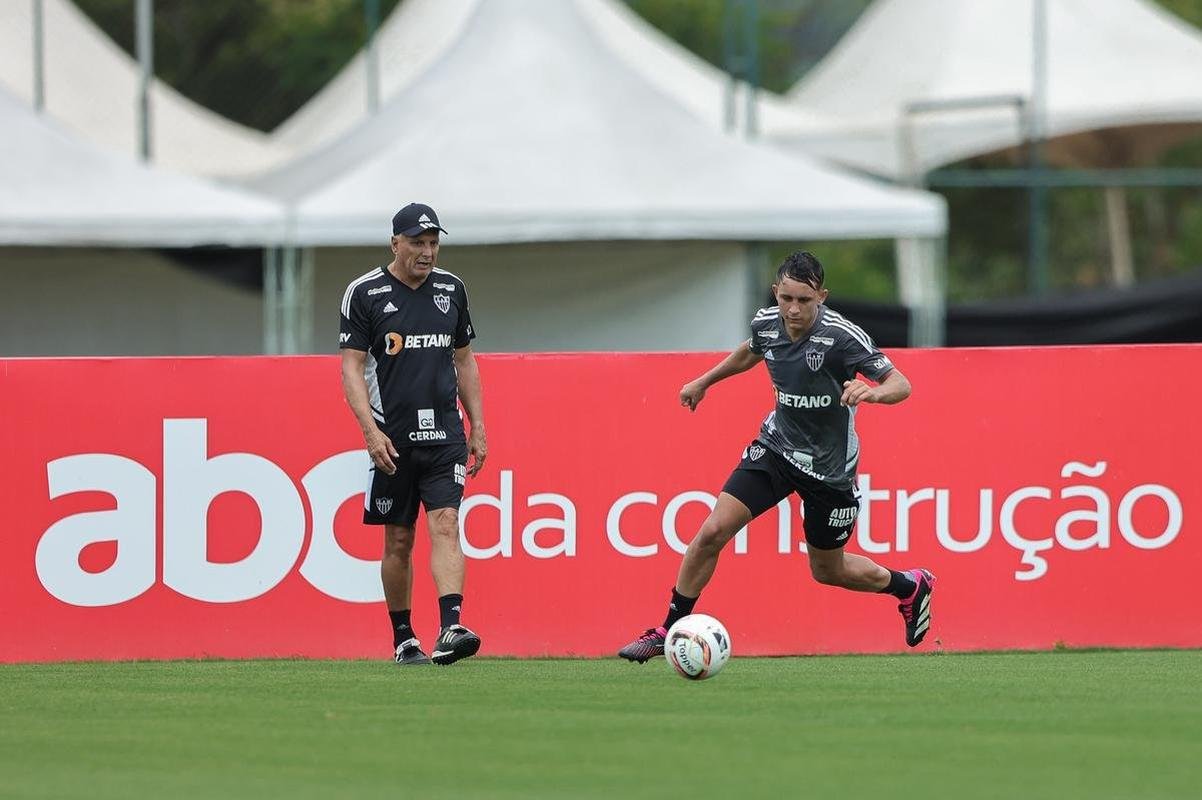Atltico teve um dia de folga aps o empate com o Cruzeiro no clssico. Elenco de Coudet retomou atividades na Cidade do Galo na tarde desta quarta-feira (15/2).
