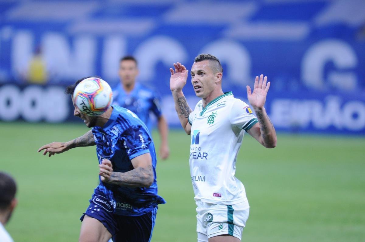 Fotos do duelo entre Cruzeiro e Amrica, pela Srie B, no Mineiro 