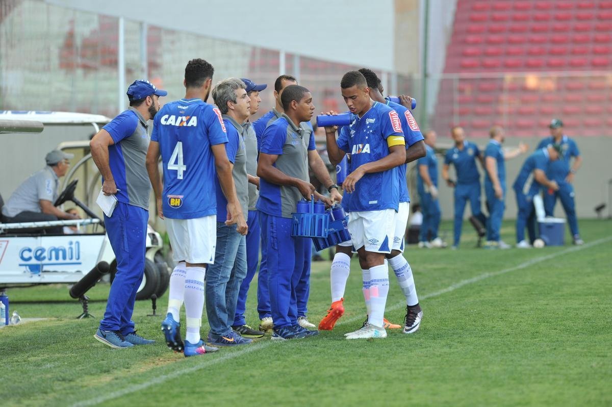 Imagens do jogo entre Cruzeiro e Coritiba, no Independncia, pela final do Campeonato Brasileiro Sub-20