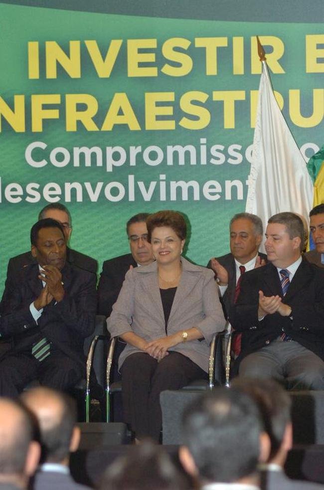 Em 2011, Pel visitou as obras de modernizao do Mineiro para a Copa do Brasil de 2014. Evento contou com a presena da presidente da Repblica Dilma Rousseff, do governador de Minas Antonio Anastasia e do prefeito de Belo Horizonte Mrcio Lacerda