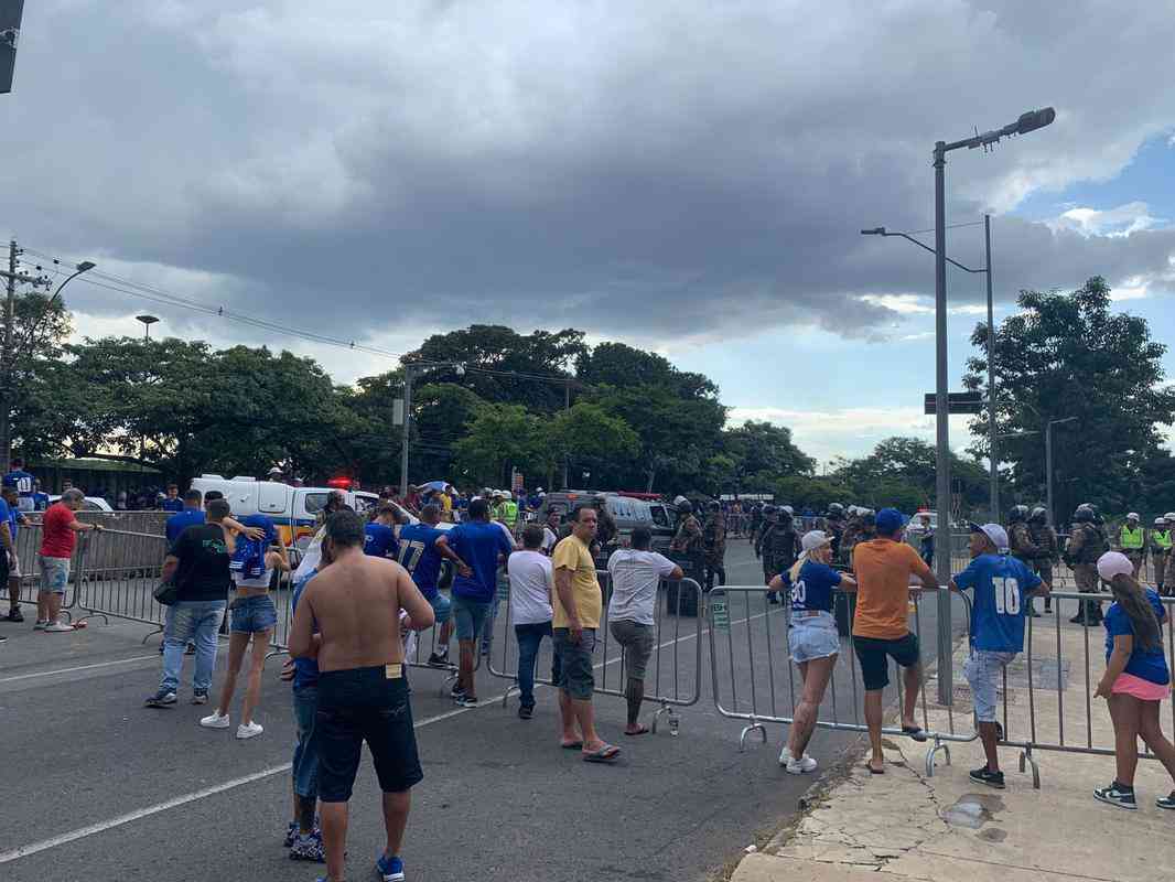 Chegada da torcida do Cruzeiro ao Mineirão para a final do Campeonato Mineiro