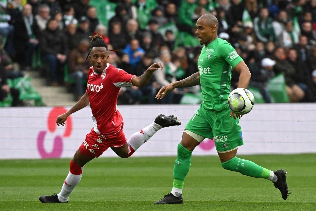 Gabriel Silva, 31 anos - Revelado pelo Palmeiras, Gabriel Silva ficou 12 anos na Europa. Desde que deixou o alviverde, defendeu camisas de Udinese, Novara, Carpi e Genoa, da Itlia, Granada, da Espanha, e Saint-tienne, da Frana, seu ltimo clube.