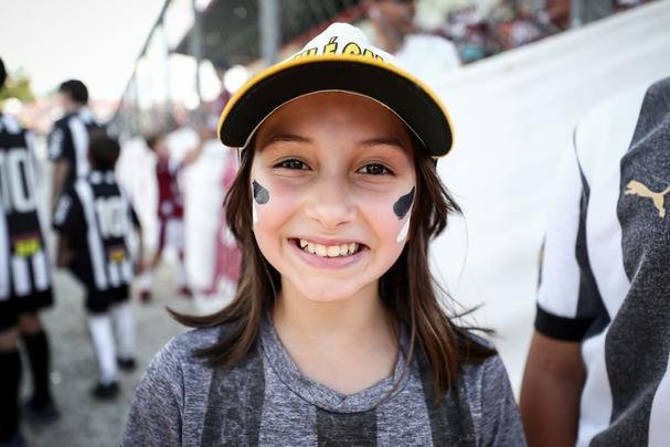 Torcedores do Atlético na partida contra o Patrocinense, no Estádio Pedro Alves do Nascimento, em Patrocínio, pelo Campeonato Mineiro