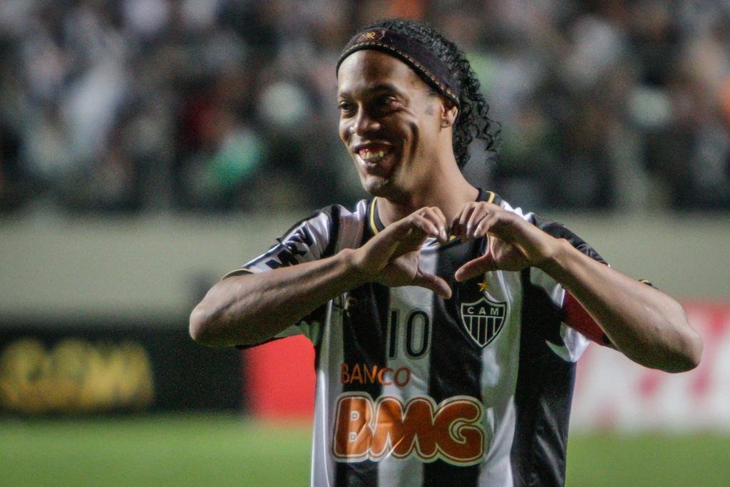 Na semifinal da Copa Libertadores, Ronaldinho bateu o ltimo pnalti contra o Newell's Old Boys e converteu sua cobrana. Depois, viu Victor defender o chute de Maxi Rodrguez e levar o Galo  deciso