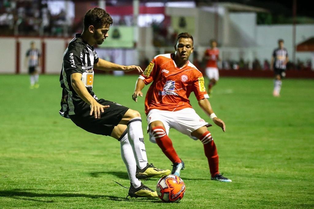 Veja imagens do jogo entre Tombense e Atltico