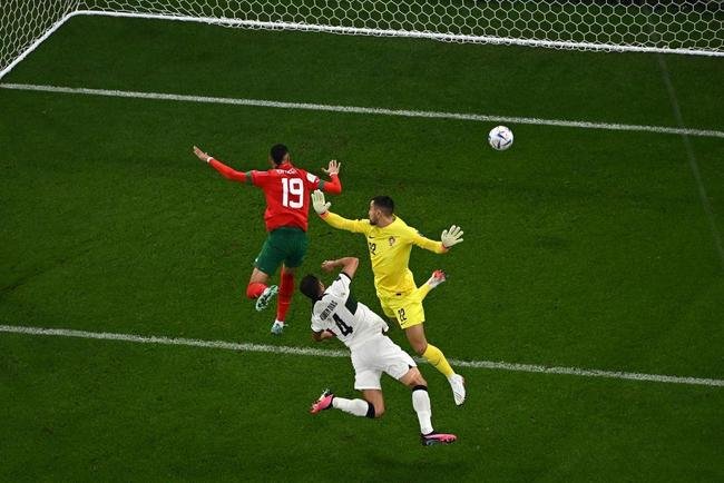 Fotos do gol de Youssef En-Nesyri, de Marrocos, sobre Portugal, pelas quartas de final da Copa do Mundo de 2022, no Catar
