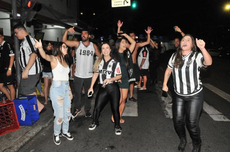 Torcedores do Galo comemoram classificao  final da Copa do Brasil no Bar do Salomo, tradicional reduto atleticano de Belo Horizonte
