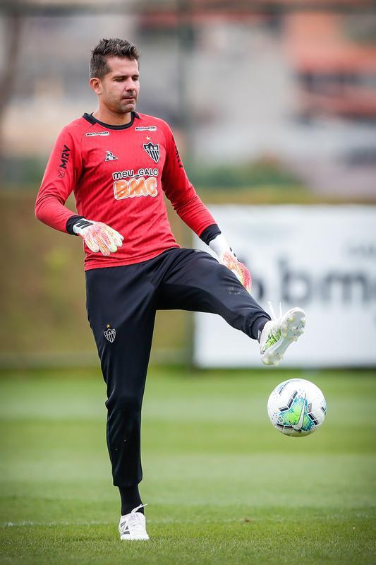 Victor - Goleiro foi diagnosticado com COVID-19, está em isolamento e não enfrentará o Botafogo.