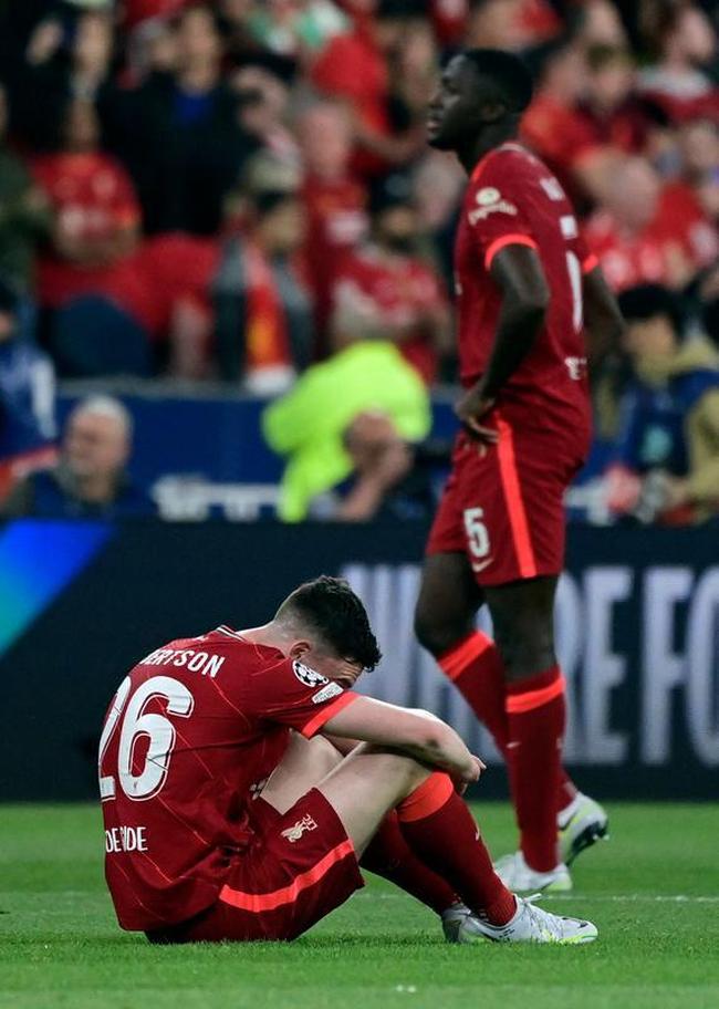 Fotos da decepo de torcedores e jogadores do Liverpool com a perda do ttulo da Champions League