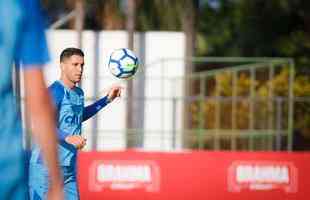 Cruzeiro encerrou preparao para jogo com Palmeiras em treino fechado na Toca da Raposa II