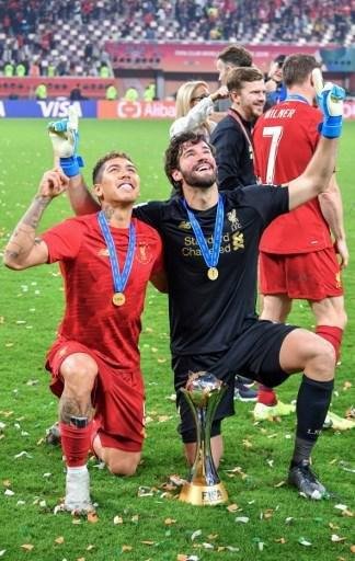 Premiao e festa do Liverpool, campeo mundial sobre o Flamengo