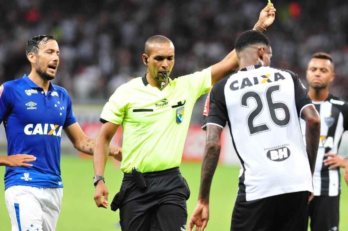 Imagens do segundo tempo do clssico vencido pelo Cruzeiro no Mineiro