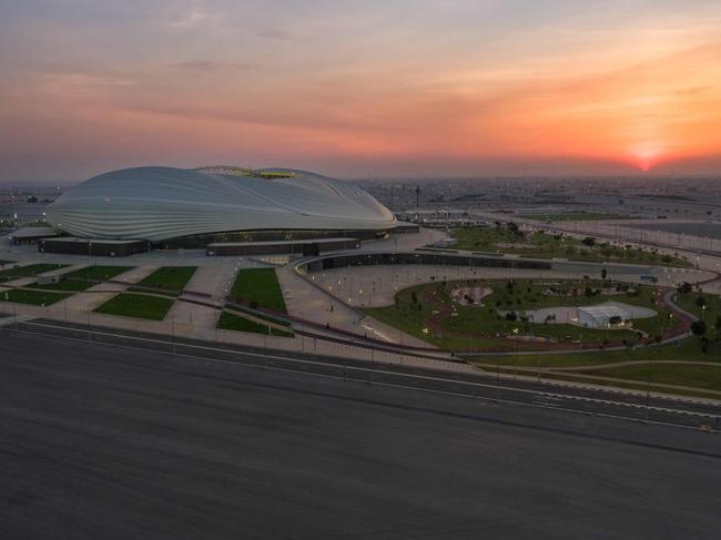Estdio Al Janoub: arena com capacidade para 40 mil torcedores fica em Al Wakrah, ao sul da capital Doha, e tem design inspirado na tradio martima do municpio
