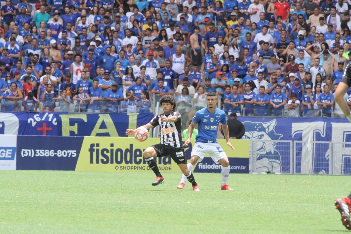 Fred abriu o placar para o Cruzeiro aos 15 minutos do segundo tempo em cobrana de pnalti