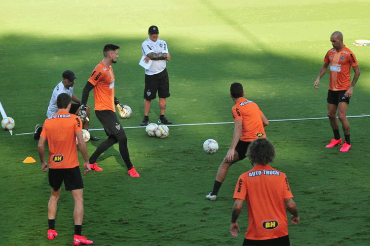 Inquietude, paixão pela bola e goleiros que jogam: o que vimos do 1º treino do Atlético com Sampaoli