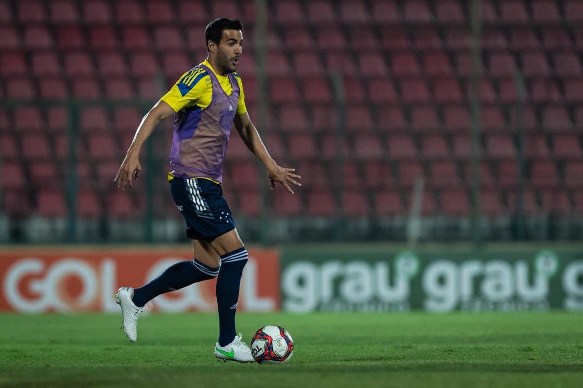 Cruzeiro treinou na Arena do Jacar, em Sete Lagoas, local do jogo desta quinta, 19h, contra o Operrio-PR, pela 24 rodada da Srie B do Brasileiro; veja imagens da atividade comandada pelo tcnico Vanderlei Luxemburgo