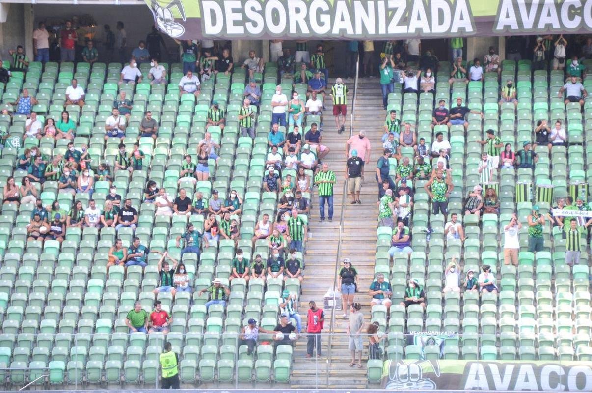 Fotos do jogo entre Amrica e Villa Nova, no Independncia, em BH, pela 9 rodada do Campeonato Mineiro